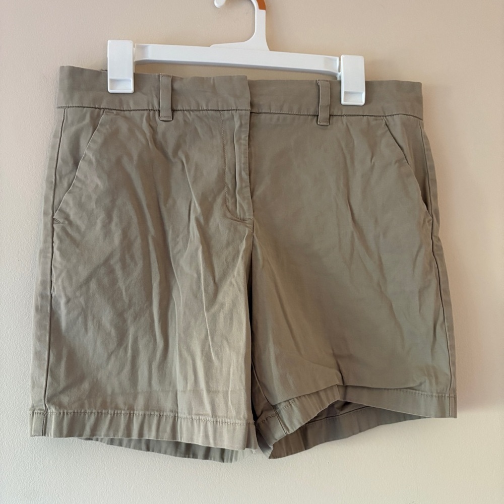 Tommy Hilfiger Khaki Chino Shorts Women’s Size 10 Stretch Bermuda Shorts